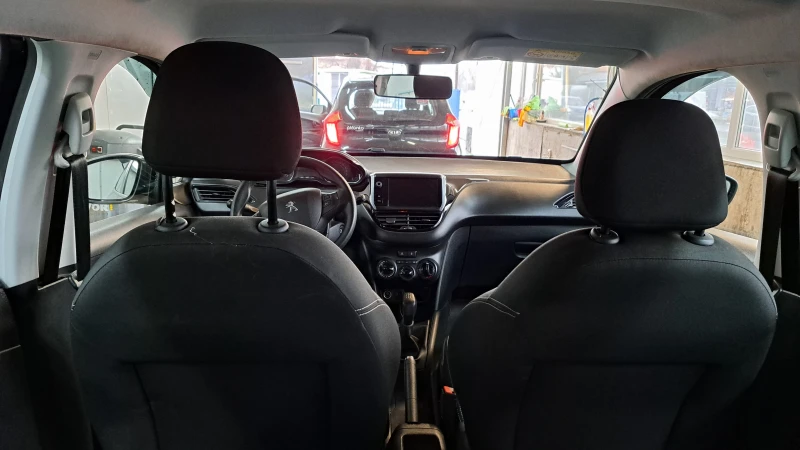 Peugeot 208 PureTech, снимка 6 - Автомобили и джипове - 53469761