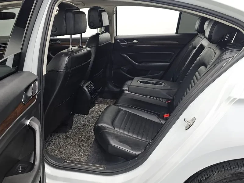 VW Passat  2.0 Tdi Prestige, снимка 11 - Автомобили и джипове - 55923086