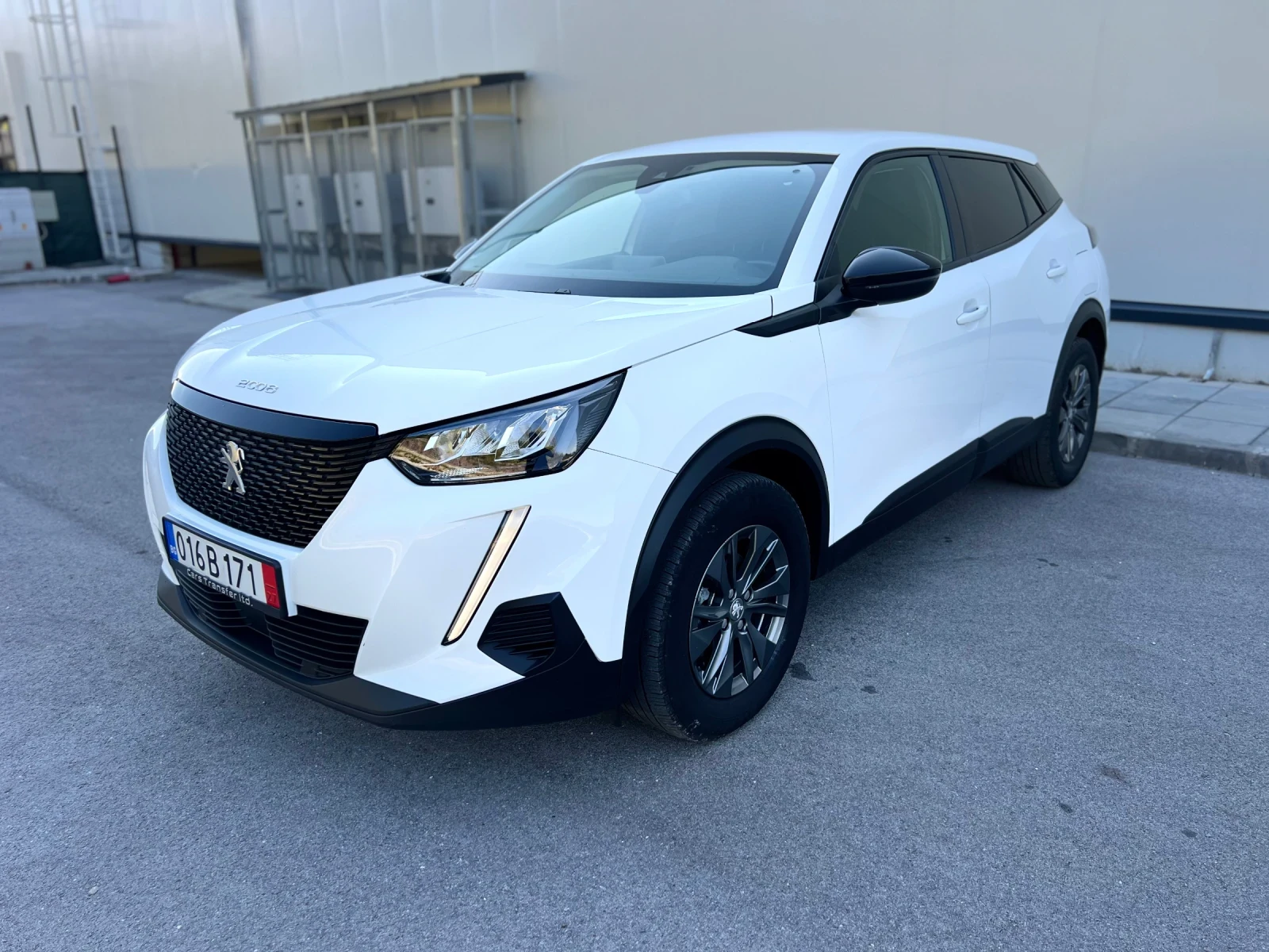 Peugeot 2008 1.2i АВТОМАТ EAT8, снимка 1