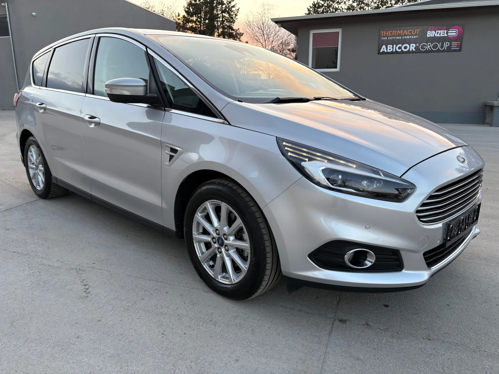 Ford S-Max Titanium 2.0diesel 180 Euro 6 Automatic Full Ext | Mobile.bg   11
