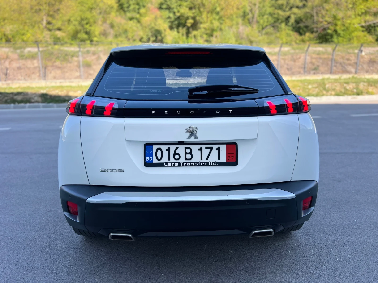 Peugeot 2008 1.2i АВТОМАТ EAT8 - изображение 5