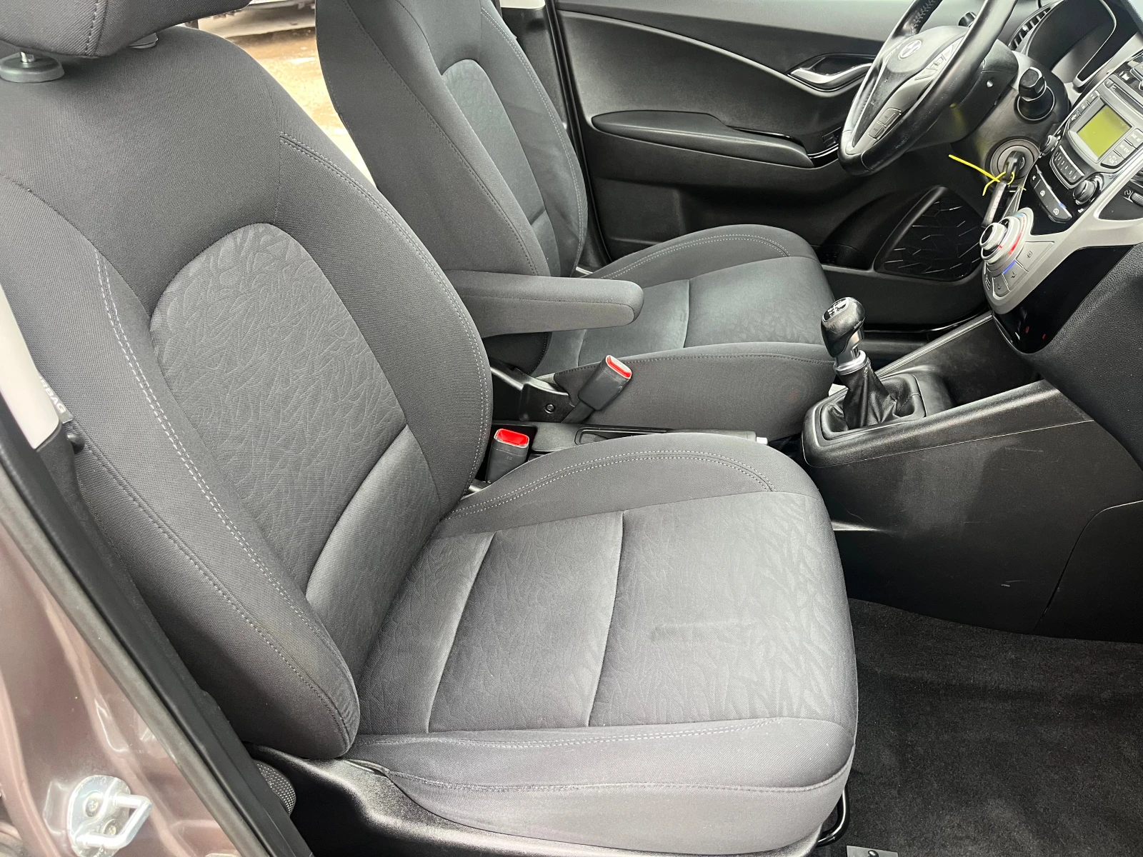 Hyundai Ix20 1.6 i - изображение 8