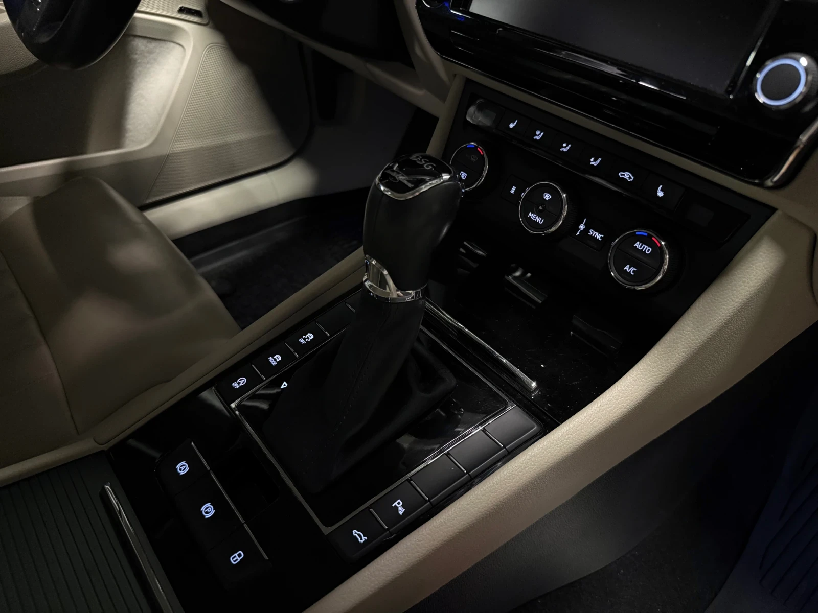 Skoda Octavia L&K 4x4  | Mobile.bg   10