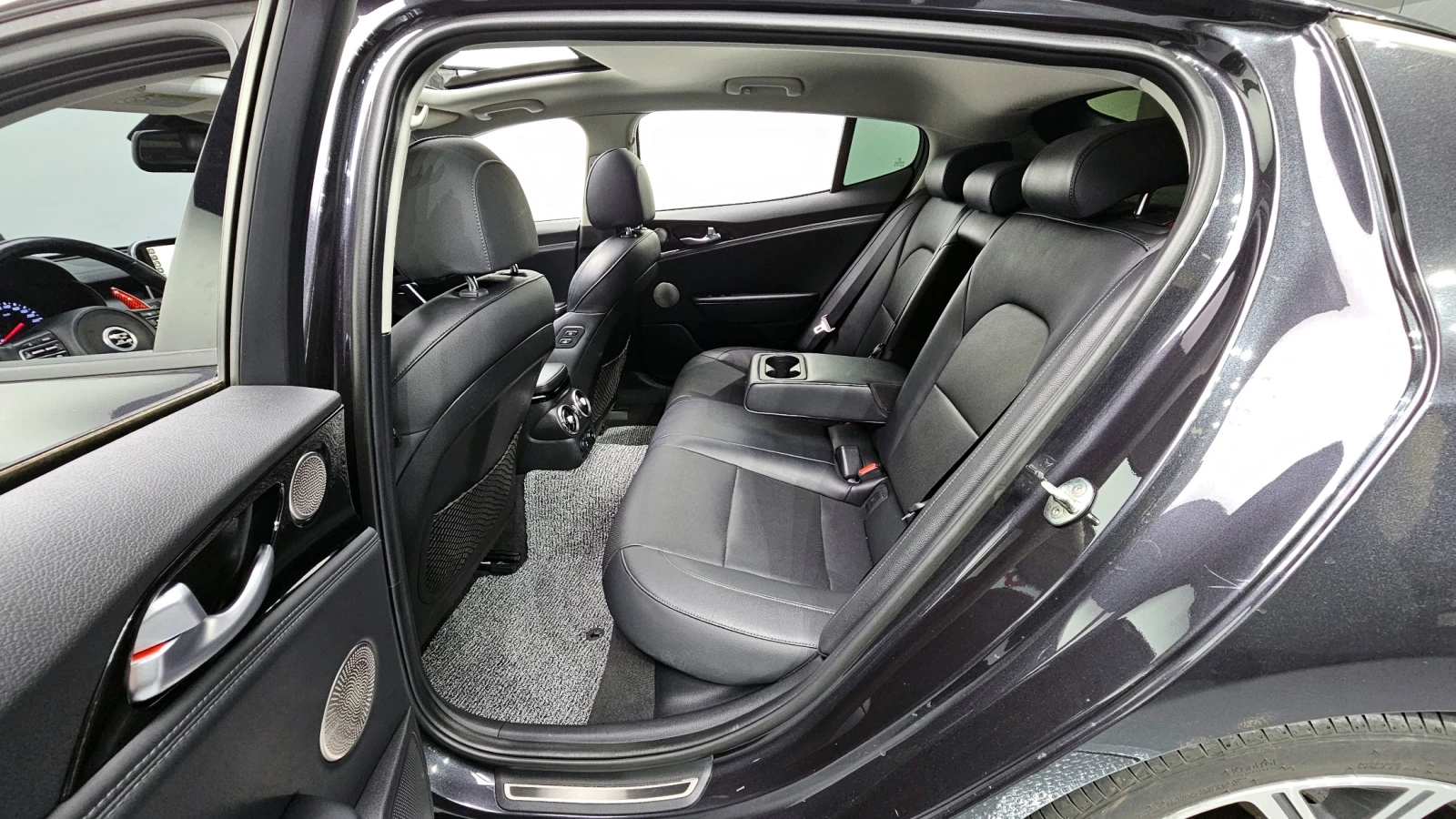 Kia Stinger 2.0T 2WD PLATINUM - изображение 10