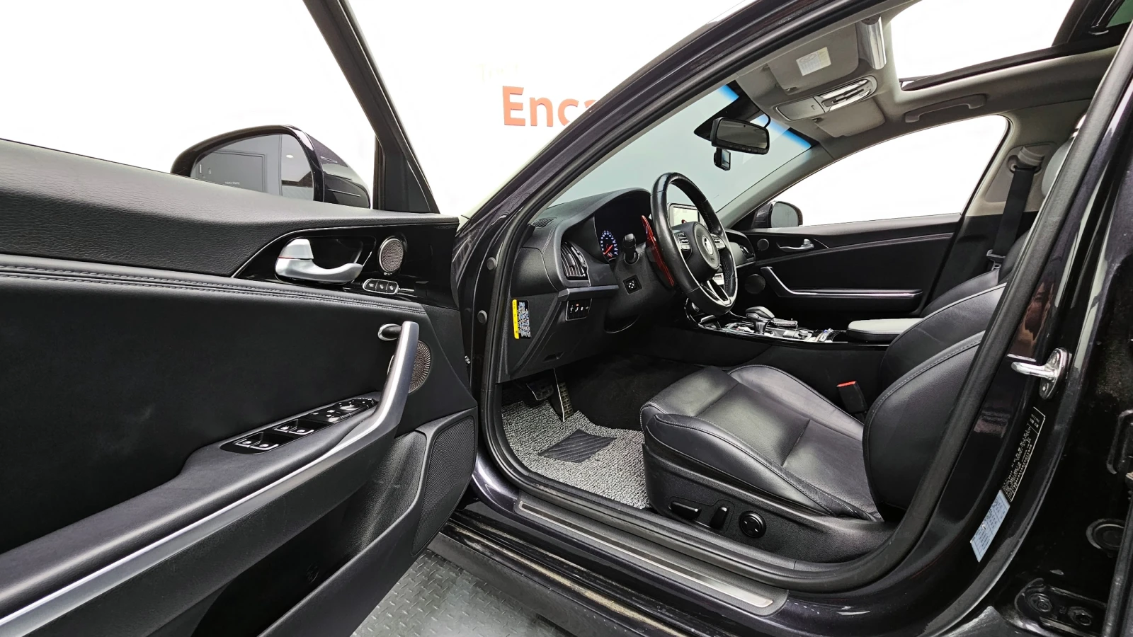 Kia Stinger 2.0T 2WD PLATINUM - изображение 9