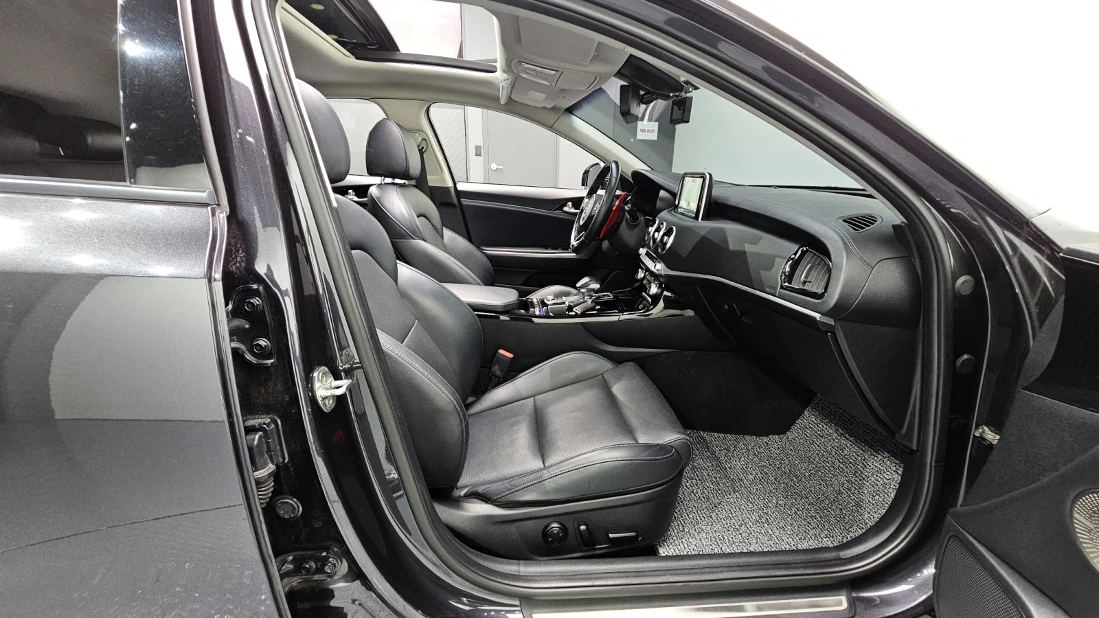 Kia Stinger 2.0T 2WD PLATINUM | Mobile.bg   11