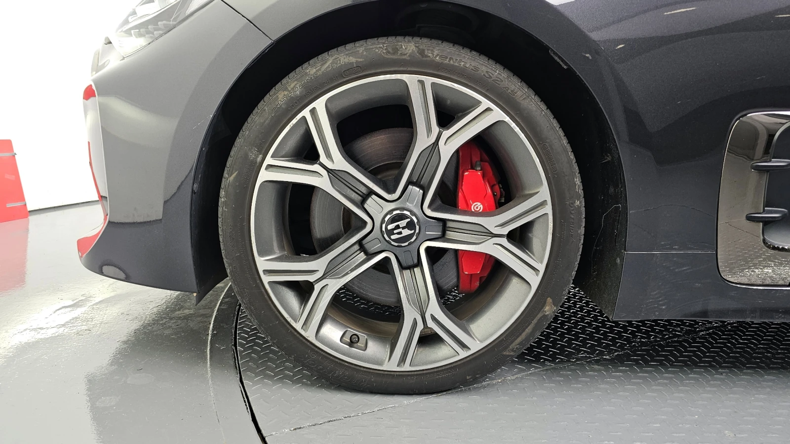 Kia Stinger 2.0T 2WD PLATINUM - изображение 5