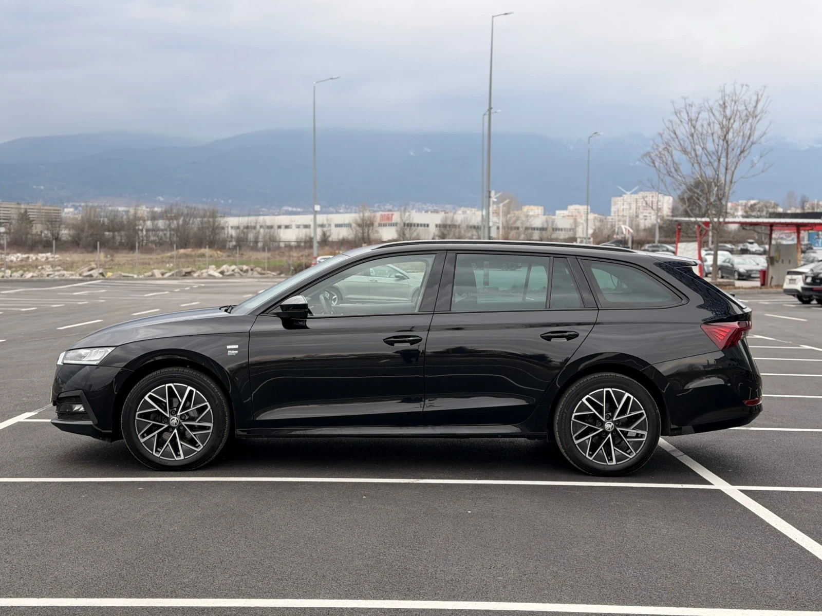 Skoda Octavia 2.0TDi-Лизинг през Уникредит , снимка 4 - Автомобили и джипове - 53537822
