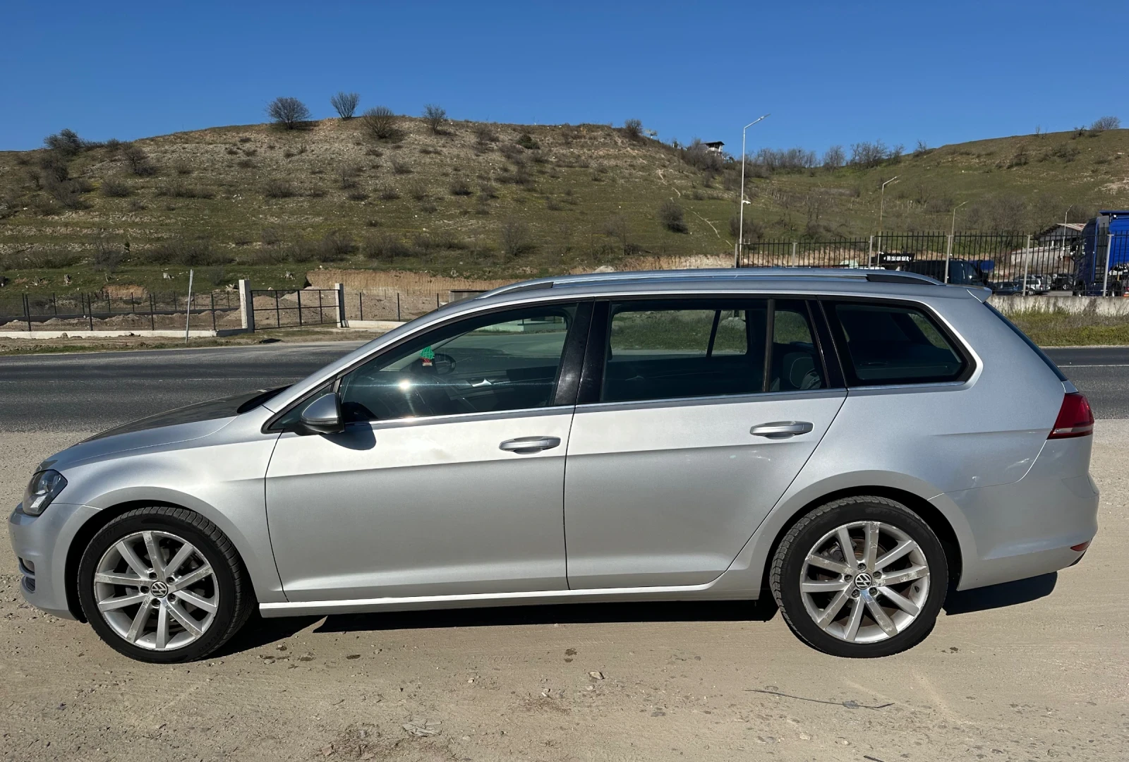 VW Golf 1.6TDI Highline 110ps EURO6B, снимка 4 - Автомобили и джипове - 53800880