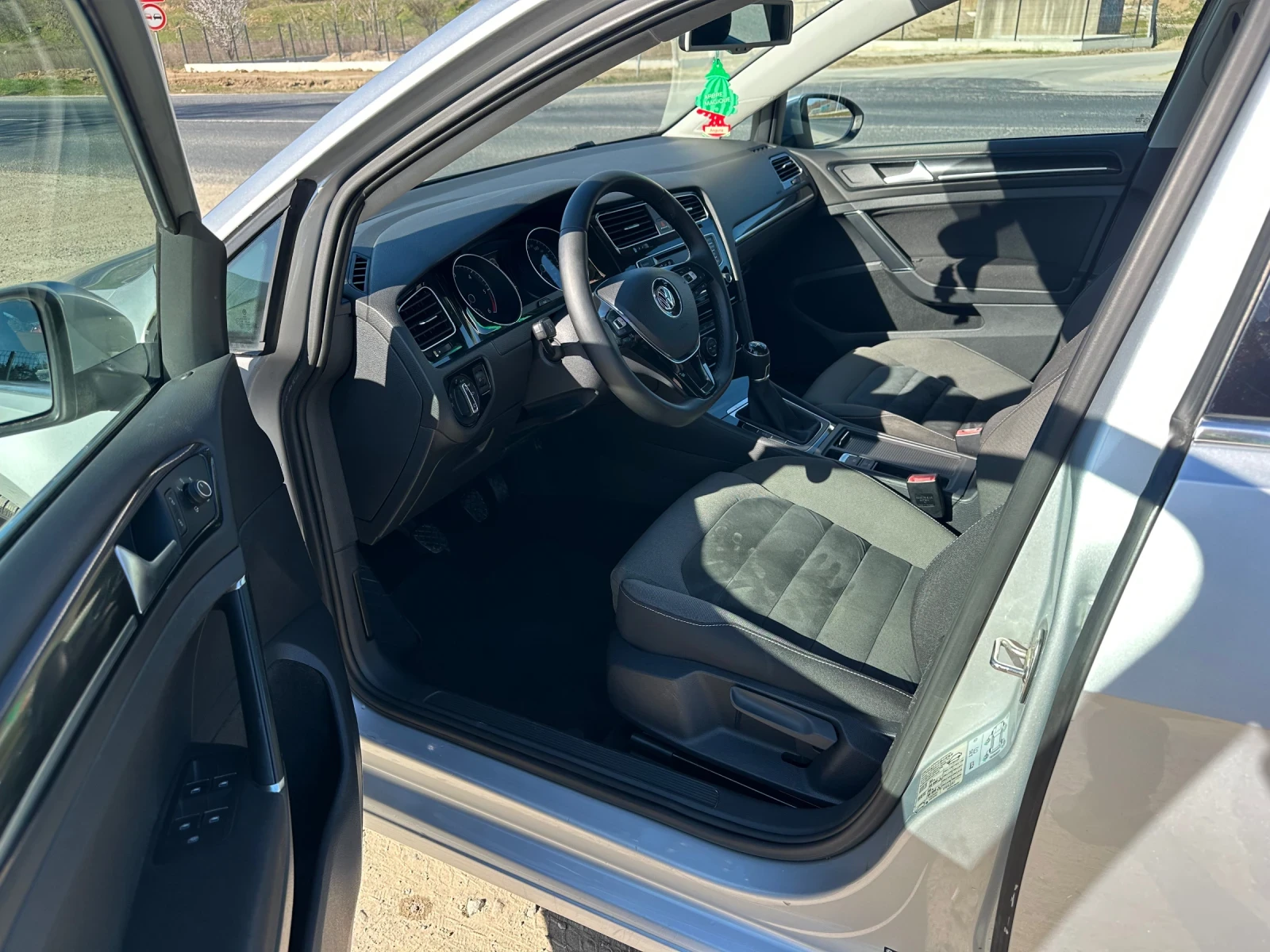 VW Golf 1.6TDI Highline 110ps EURO6B, снимка 12 - Автомобили и джипове - 53800880