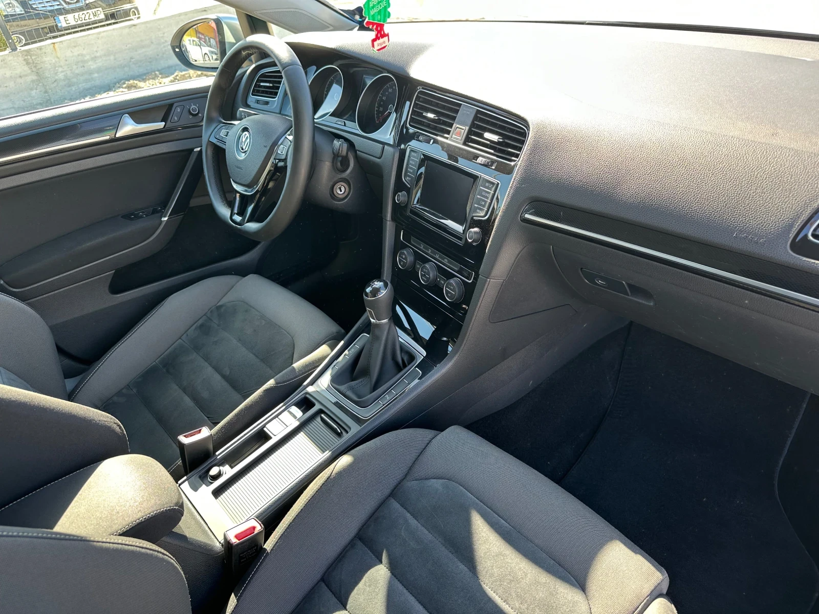 VW Golf 1.6TDI Highline 110ps EURO6B, снимка 11 - Автомобили и джипове - 53800880