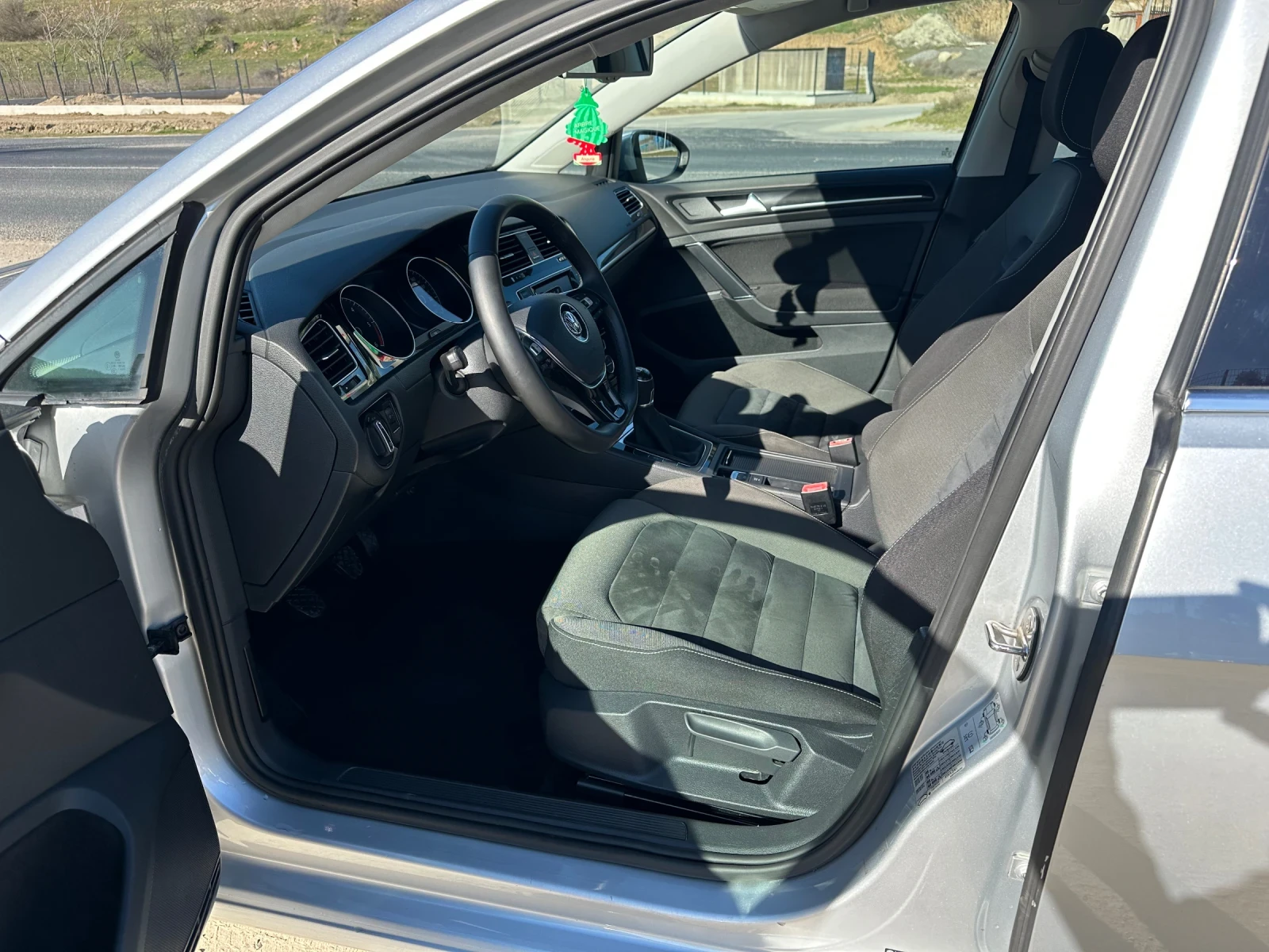 VW Golf 1.6TDI Highline 110ps EURO6B, снимка 13 - Автомобили и джипове - 53800880