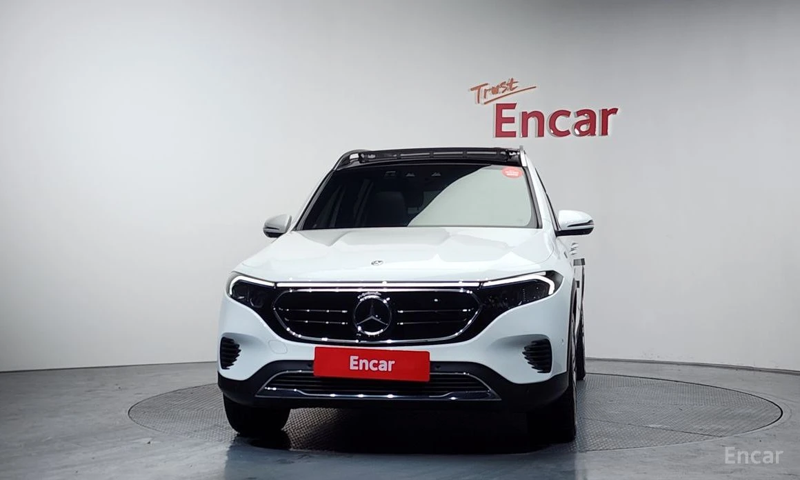 Mercedes-Benz EQB * EQB300* 4MATIC* КОЖА* ПОДГРЕВ* ПАНОРАМА* KEYLESS, снимка 3 - Автомобили и джипове - 54060752