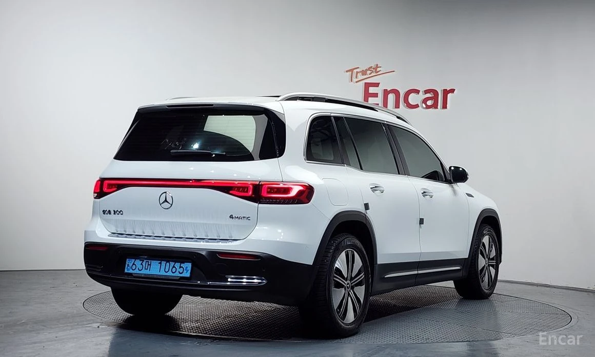 Mercedes-Benz EQB * EQB300* 4MATIC* КОЖА* ПОДГРЕВ* ПАНОРАМА* KEYLESS, снимка 2 - Автомобили и джипове - 54060752