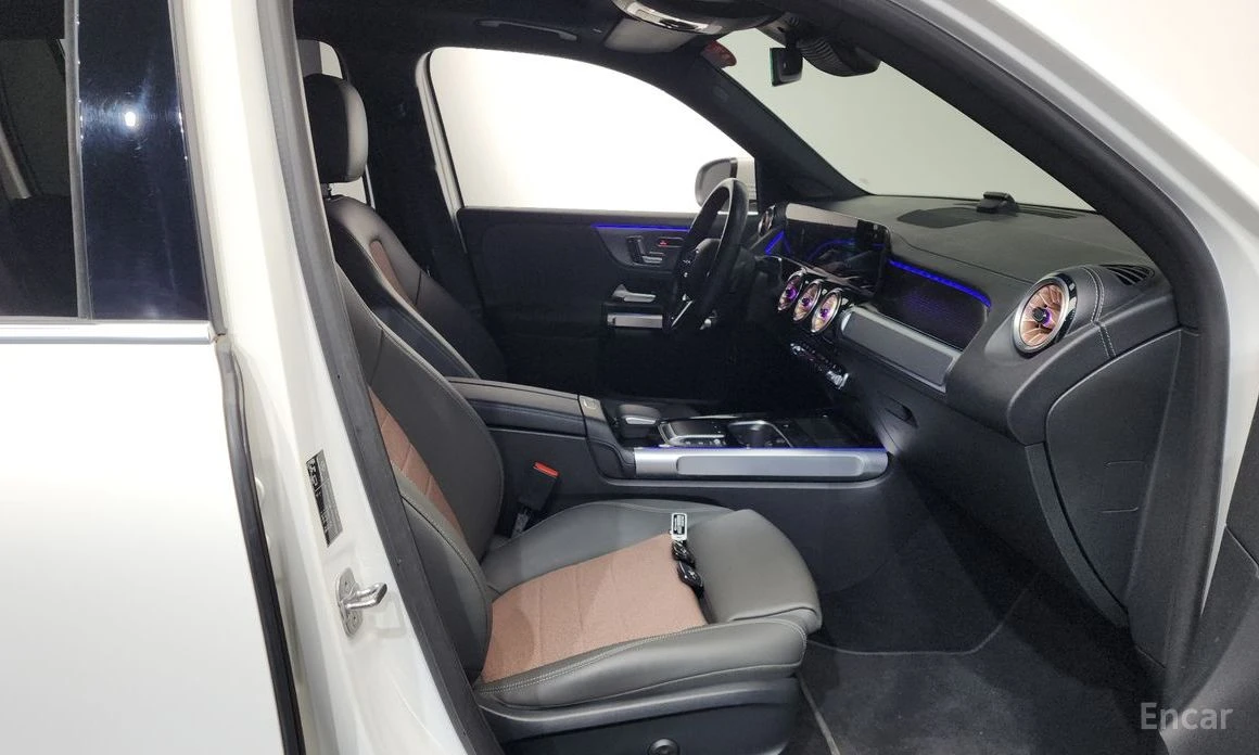 Mercedes-Benz EQB * EQB300* 4MATIC* КОЖА* ПОДГРЕВ* ПАНОРАМА* KEYLESS, снимка 9 - Автомобили и джипове - 54060752