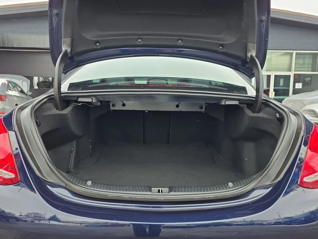 Mercedes-Benz C 300 * АвтоКредит * (ЦЕНА ДО БГ), снимка 7 - Автомобили и джипове - 54139177