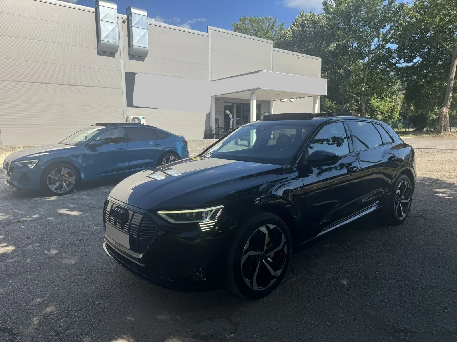 Audi E-Tron * 95kWh* B&O* 360* ПАНО* DIS* SHADOW LINE 91% SOH, снимка 3 - Автомобили и джипове - 55286826