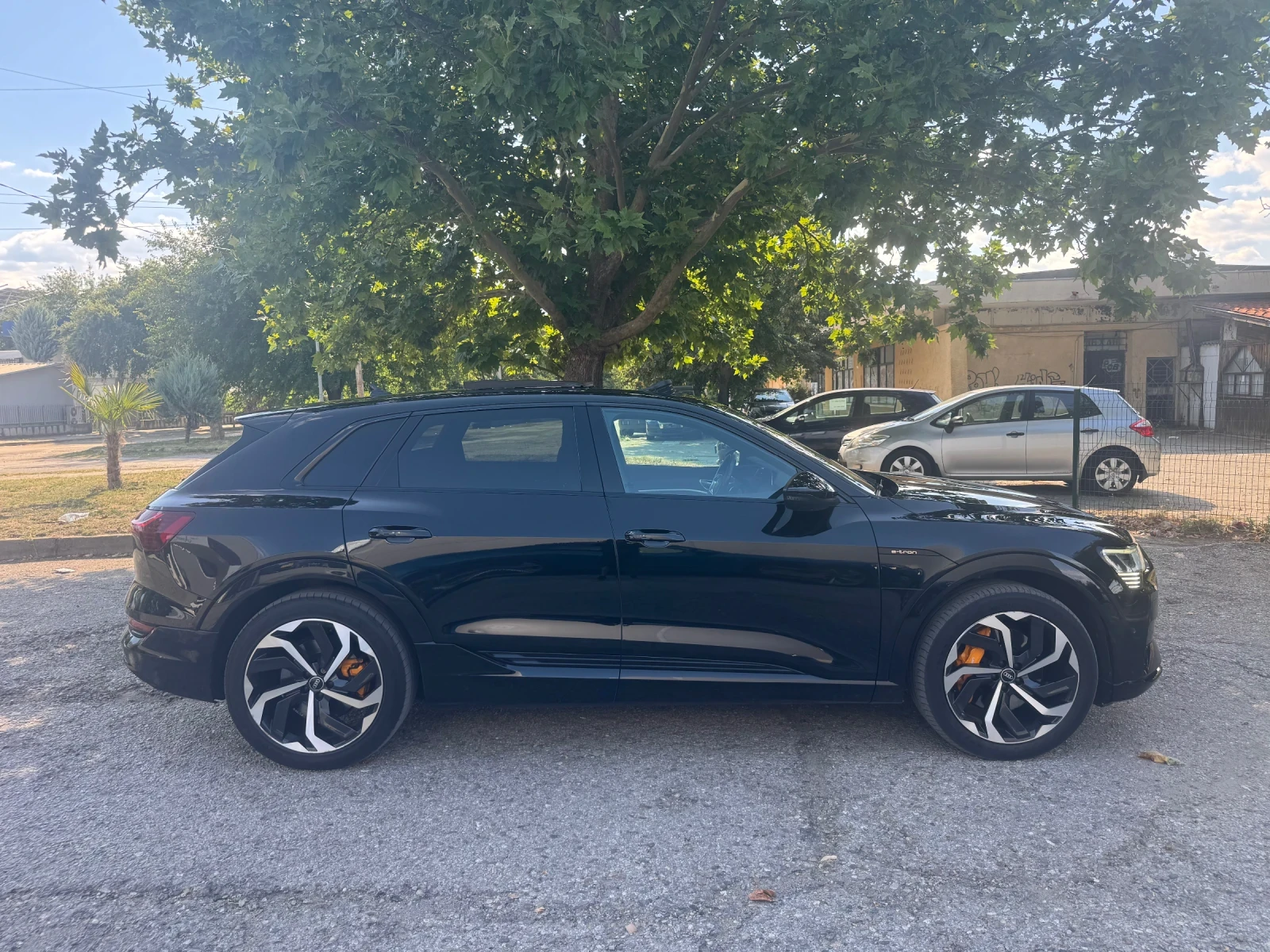 Audi E-Tron * 95kWh* B&O* 360* ПАНО* DIS* SHADOW LINE 91% SOH, снимка 8 - Автомобили и джипове - 55286826