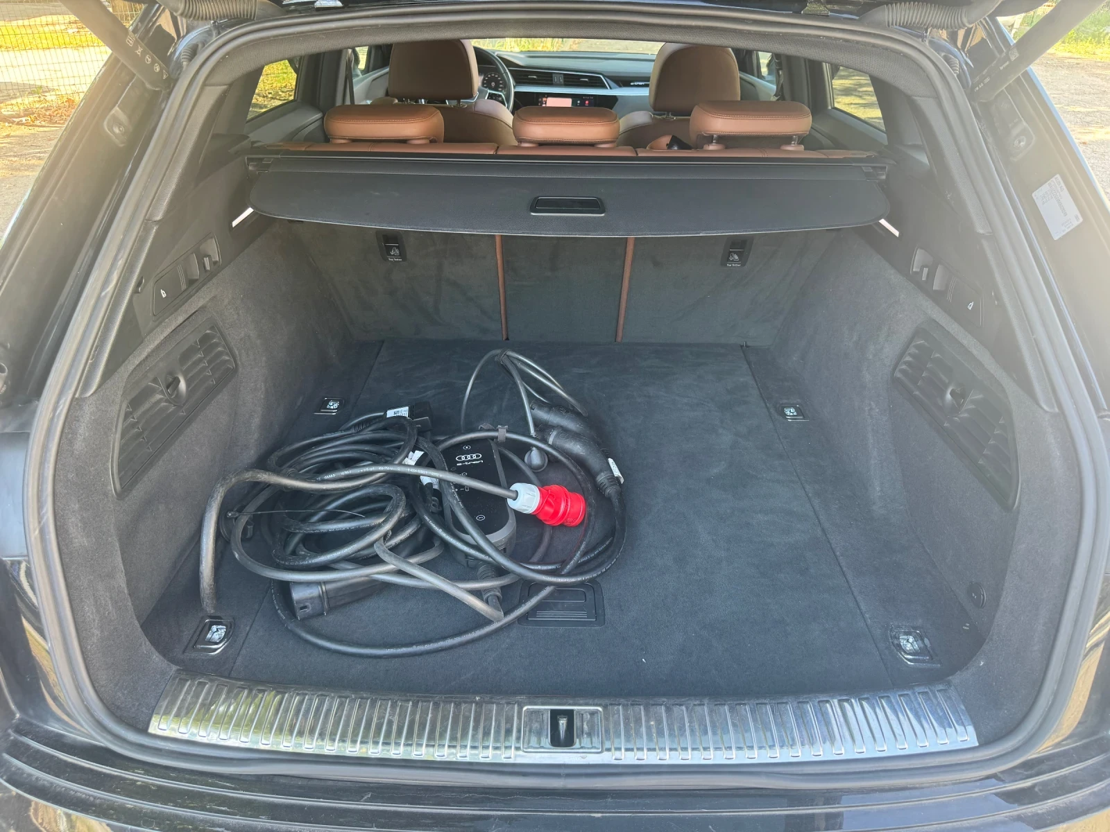 Audi E-Tron * 95kWh* B&O* 360* ПАНО* DIS* SHADOW LINE 91% SOH, снимка 14 - Автомобили и джипове - 55286826