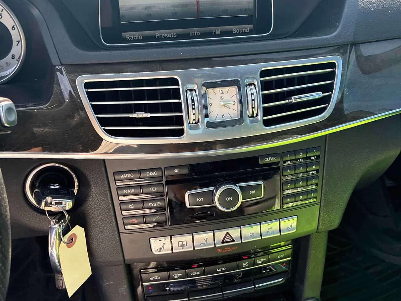 Mercedes-Benz E 300 * ГЛАВНО ПРЕДСТАВИТЕЛСТВО НА MERCEDES-BENZ, снимка 10 - Автомобили и джипове - 55380035