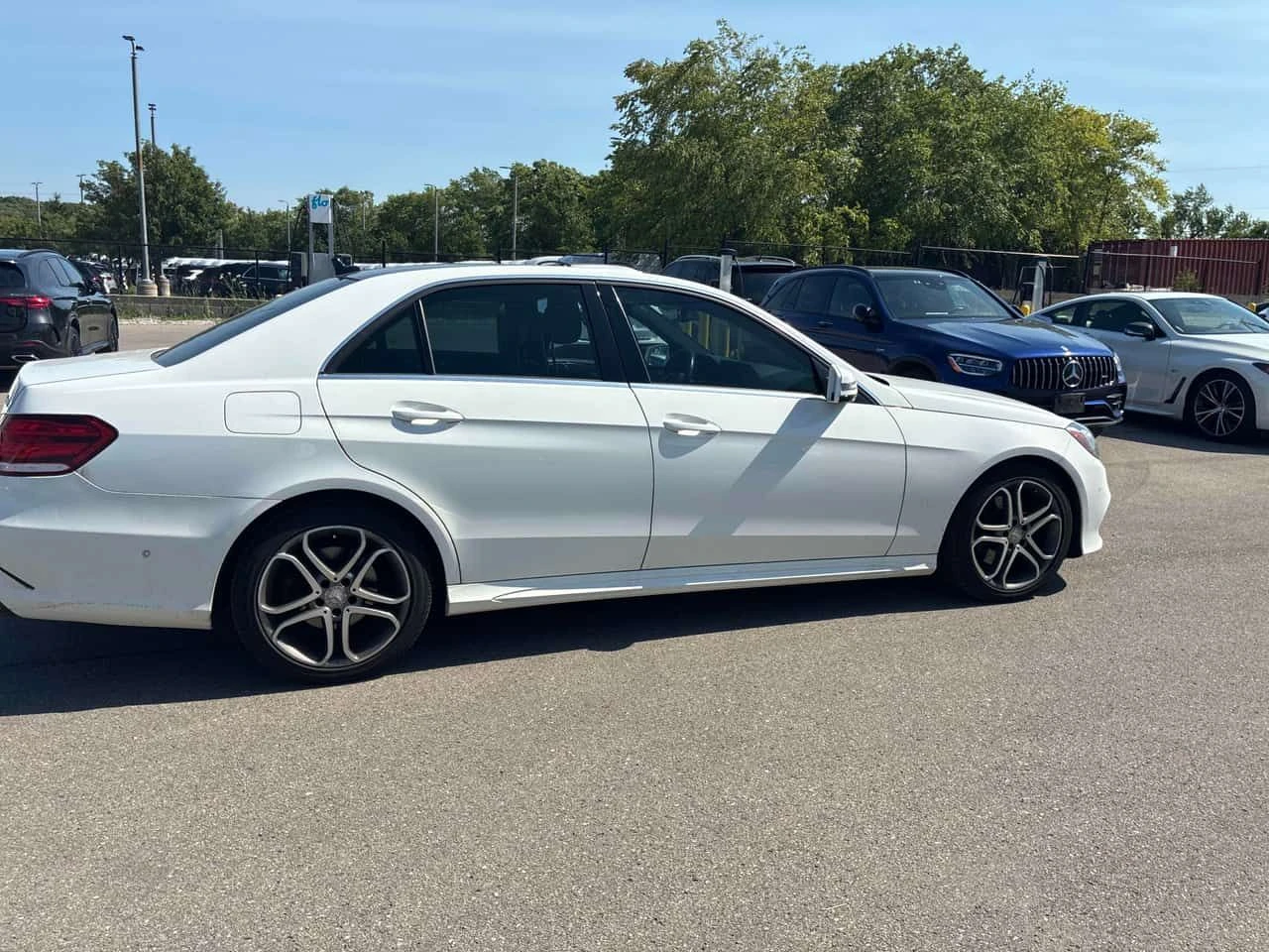 Mercedes-Benz E 300 * ГЛАВНО ПРЕДСТАВИТЕЛСТВО НА MERCEDES-BENZ, снимка 4 - Автомобили и джипове - 55380035