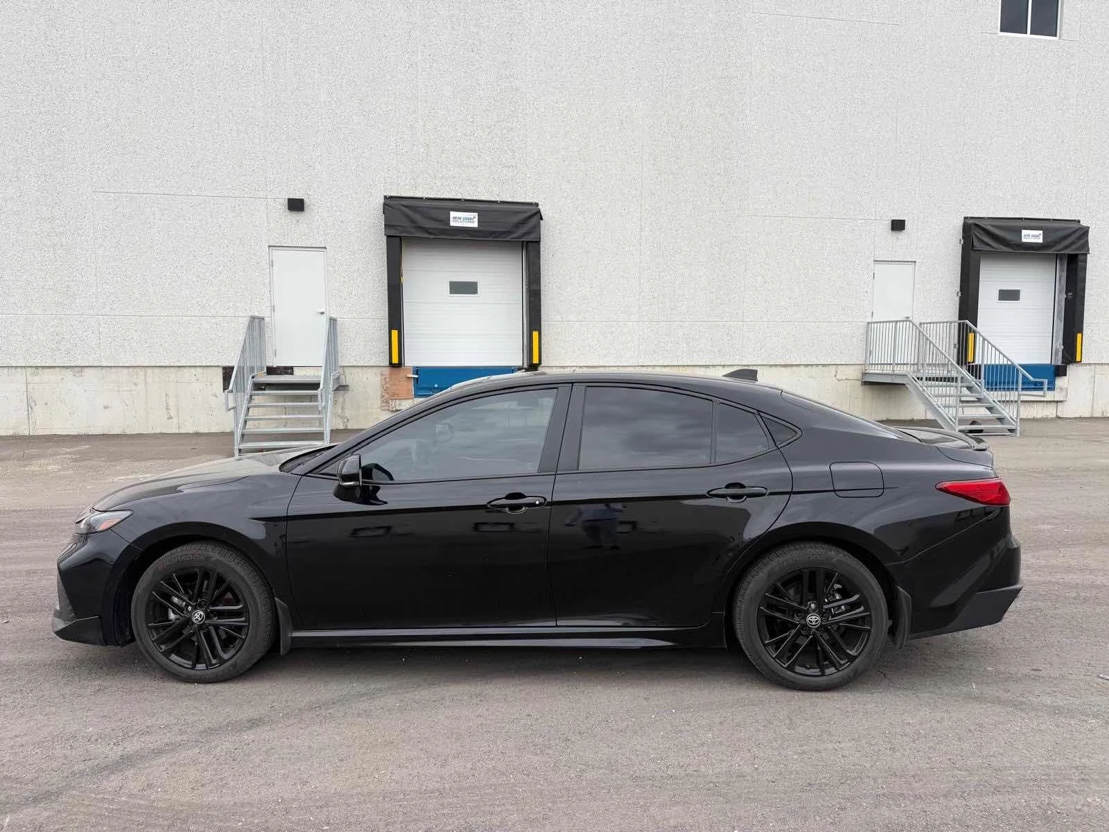 Toyota Camry CVT AWD | CARFAX | АВТОФИНАНСИРАНЕ, снимка 3 - Автомобили и джипове - 55961083