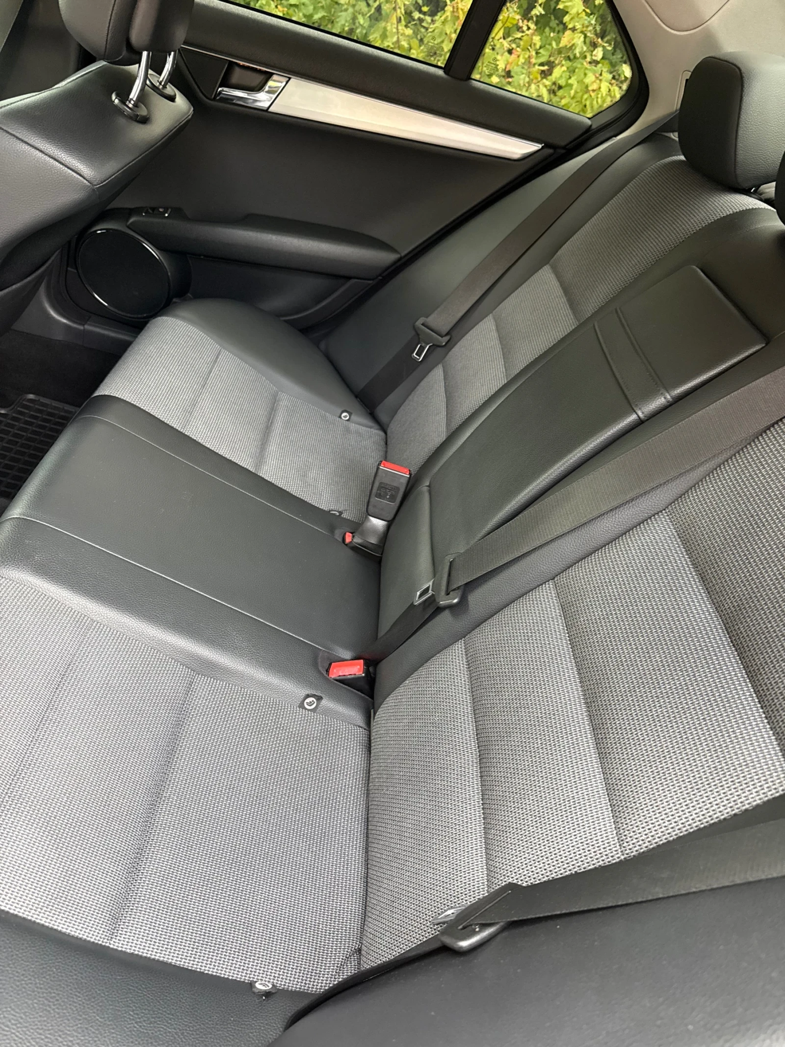 Mercedes-Benz C 220, снимка 11 - Автомобили и джипове - 56219134