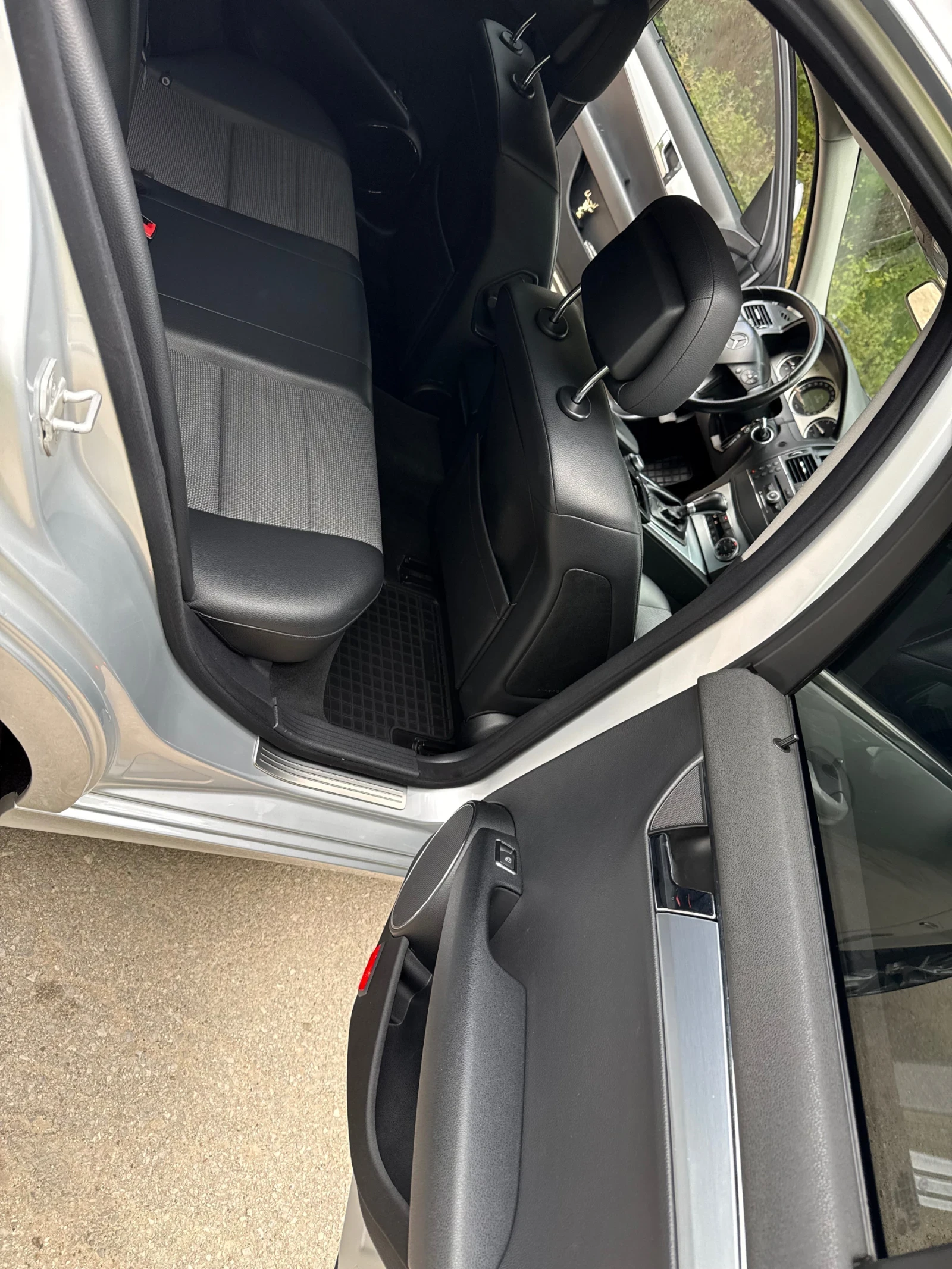 Mercedes-Benz C 220, снимка 12 - Автомобили и джипове - 56219134