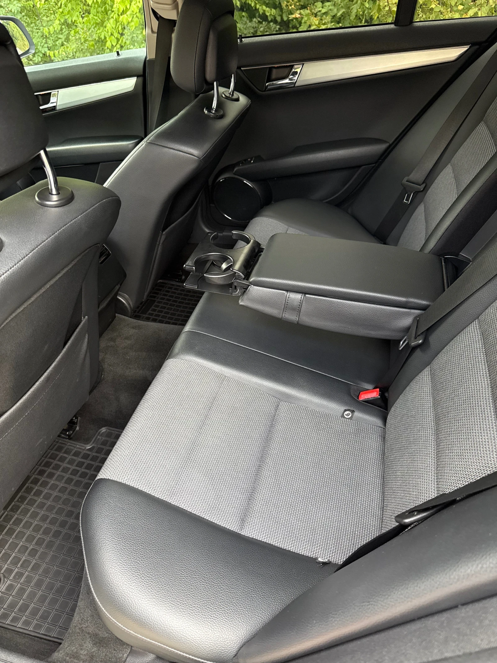 Mercedes-Benz C 220, снимка 10 - Автомобили и джипове - 56219134