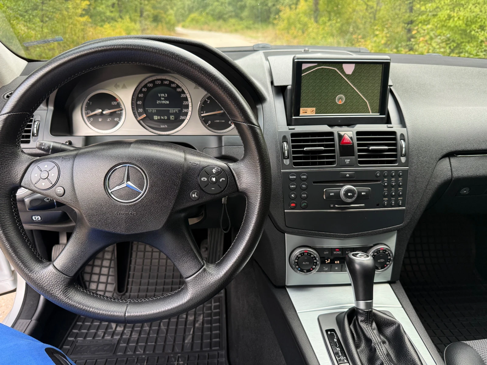 Mercedes-Benz C 220, снимка 7 - Автомобили и джипове - 56219134