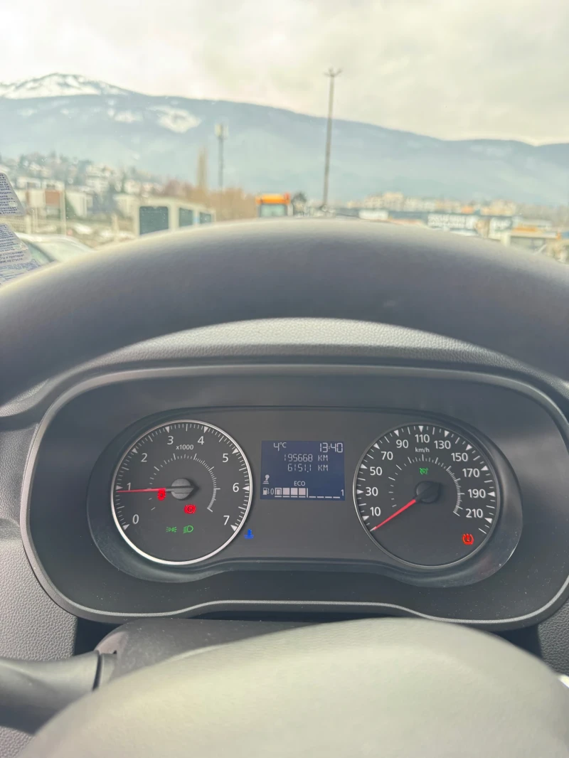 Dacia Duster 1.5 dci, снимка 13 - Автомобили и джипове - 53364308