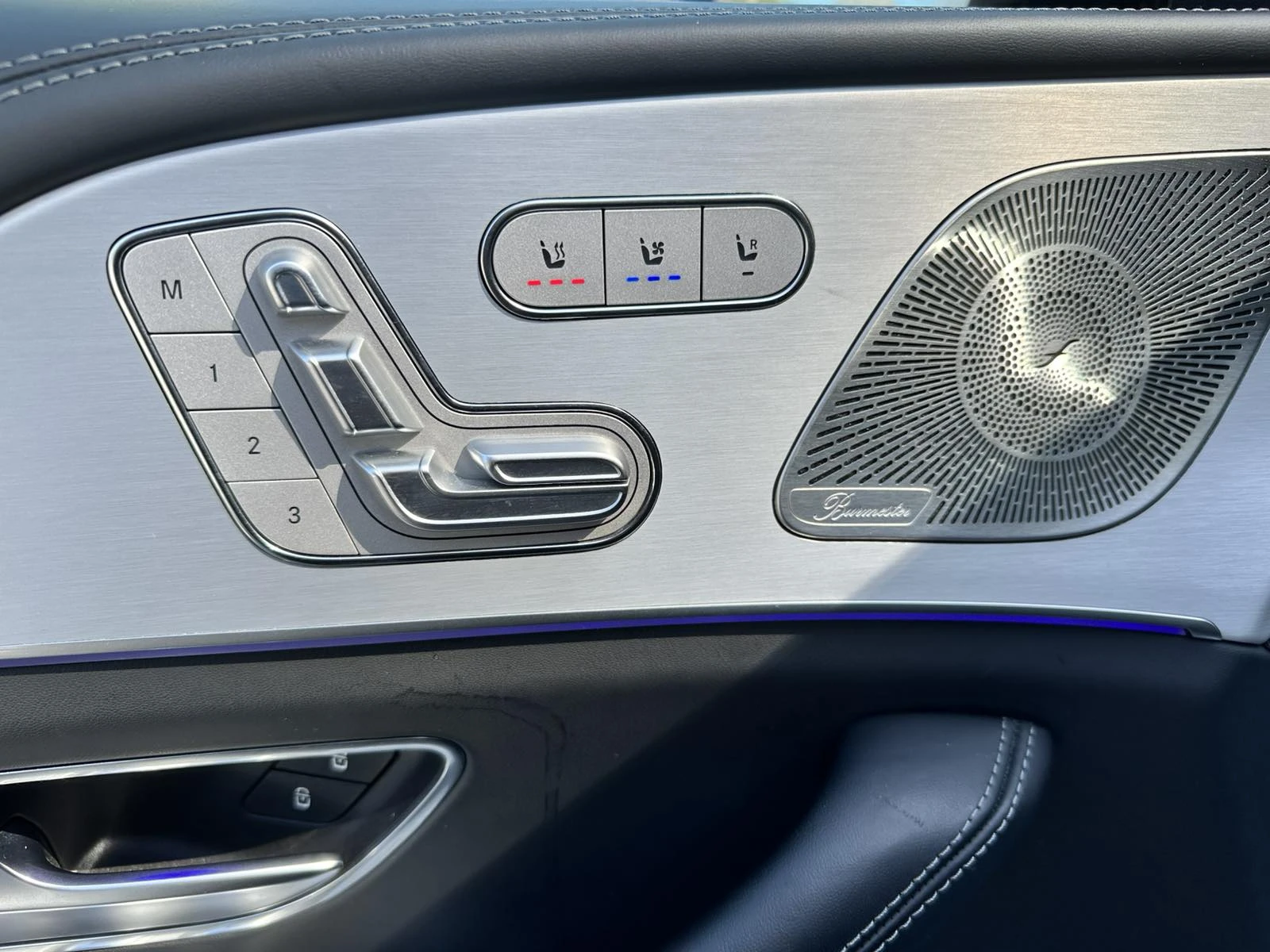 Mercedes-Benz GLE 63 S AMG PANO/ HUD/FULL/CAMERA 360 /, снимка 5 - Автомобили и джипове - 53816036