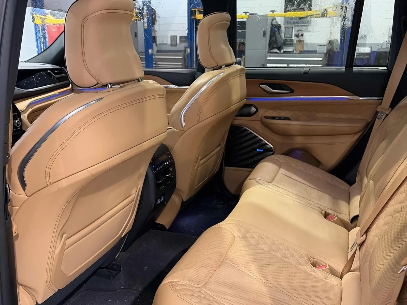 Jeep Grand cherokee Summit Reserve * 4xe * CARFAX * АВТО КРЕДИТ * , снимка 12 - Автомобили и джипове - 53929918