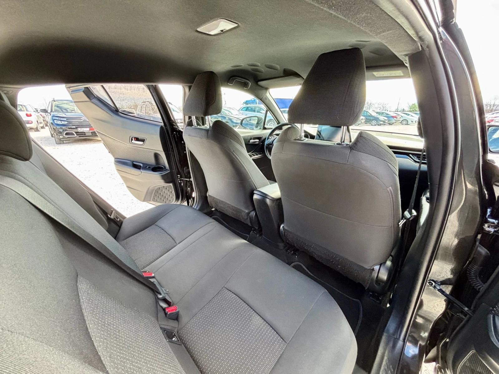 Toyota C-HR 1.8 HYBRID/FACELIFT/ПОДГРЕВ/КАМЕРА, снимка 11 - Автомобили и джипове - 54045373