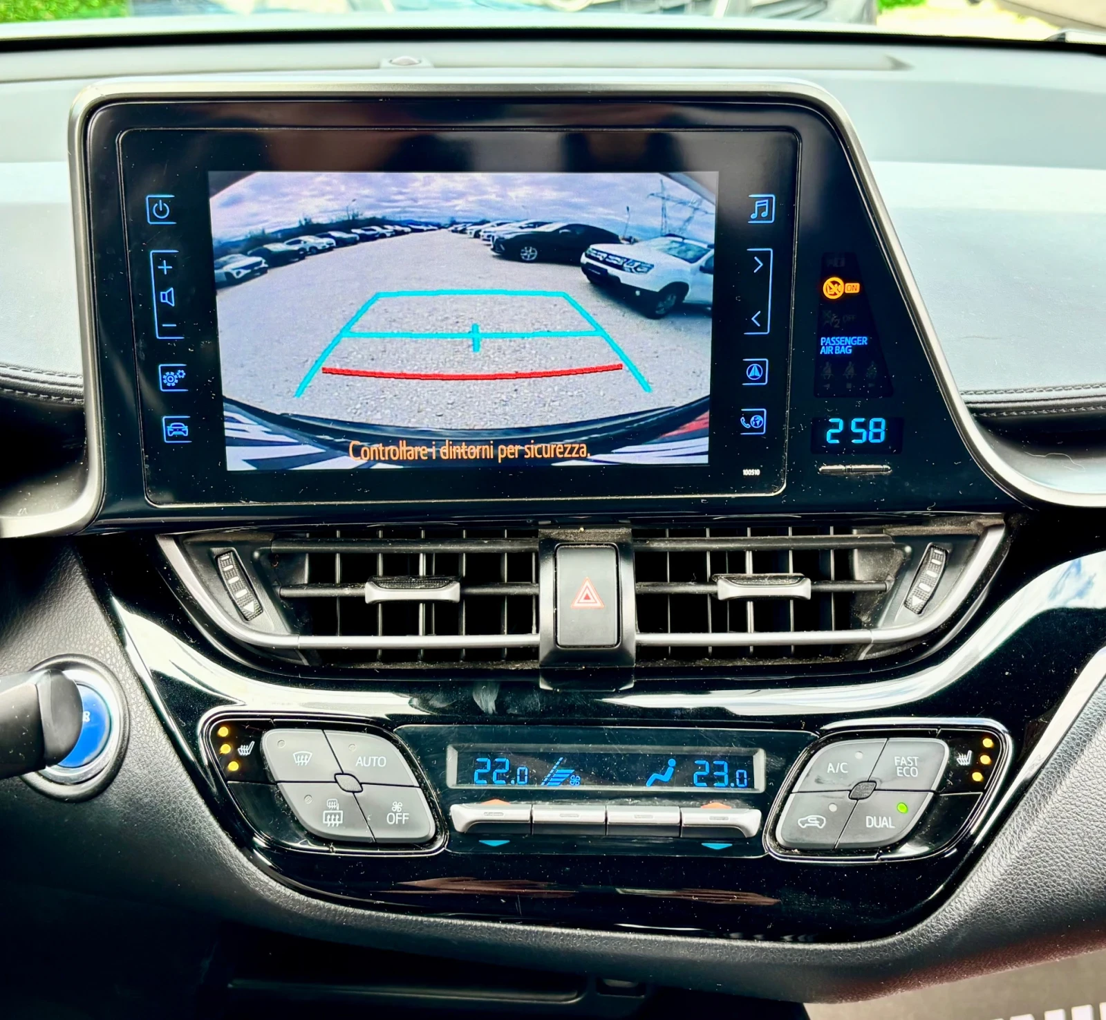 Toyota C-HR 1.8 HYBRID/FACELIFT/ПОДГРЕВ/КАМЕРА, снимка 13 - Автомобили и джипове - 54045373