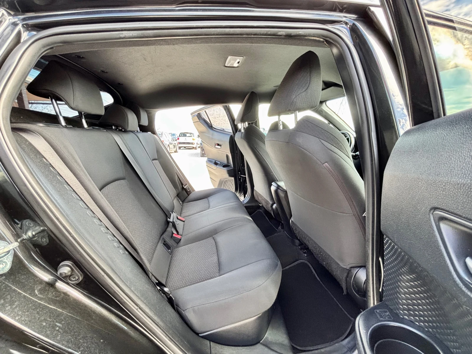 Toyota C-HR 1.8 HYBRID/FACELIFT/ПОДГРЕВ/КАМЕРА, снимка 10 - Автомобили и джипове - 54045373