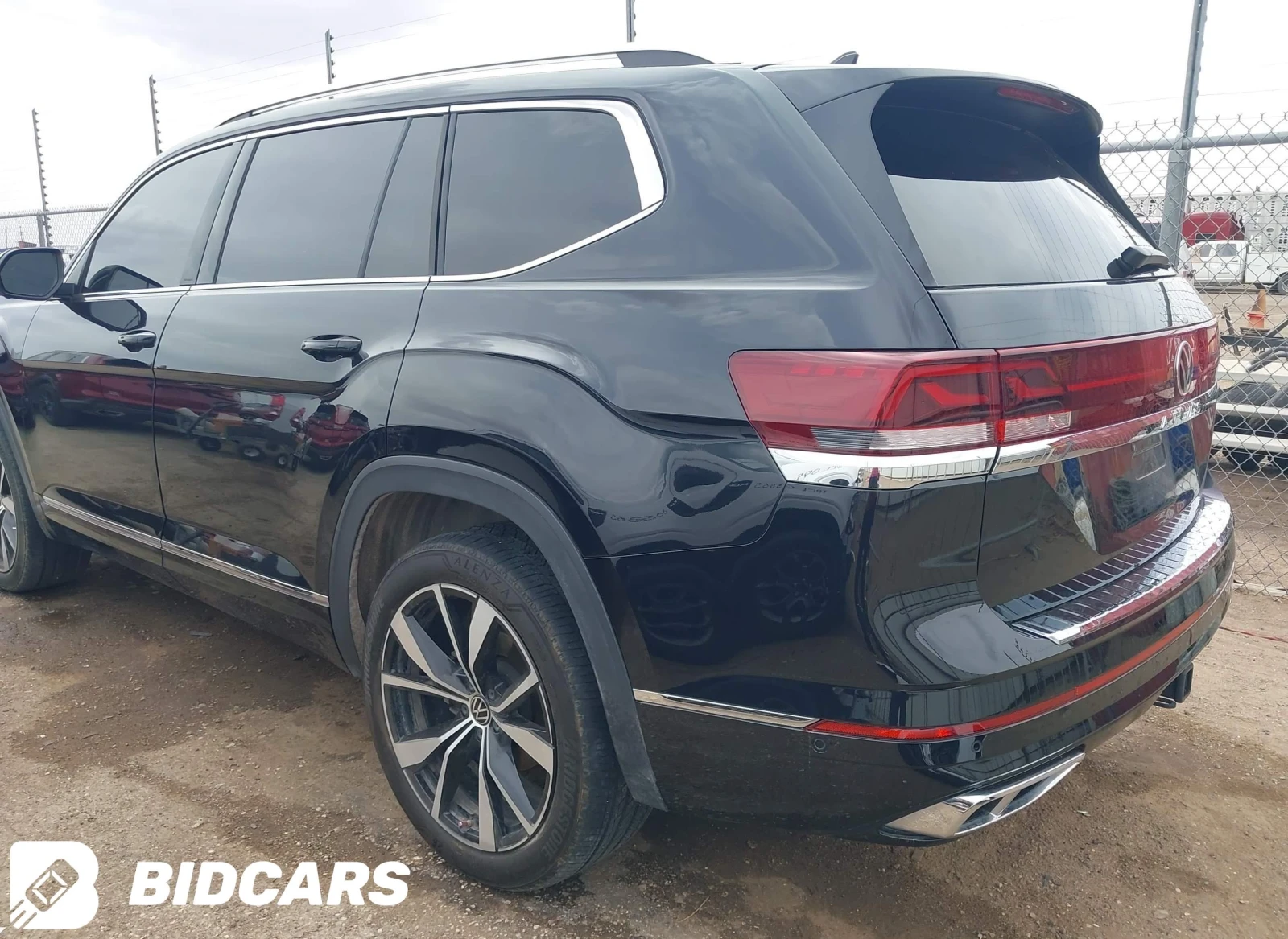 VW Atlas 2.0T SEL Premium R-Line, снимка 3 - Автомобили и джипове - 55151730