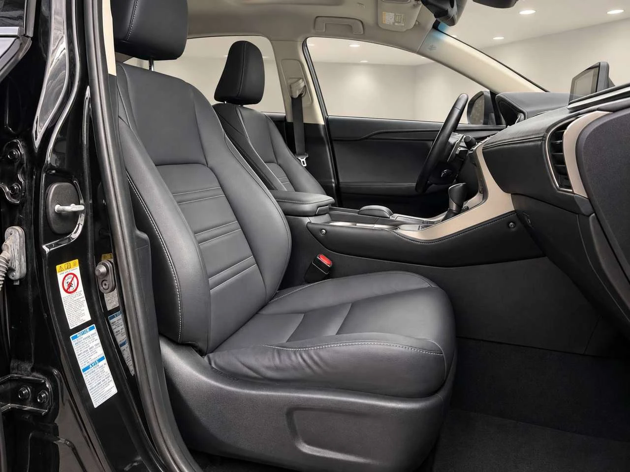 Lexus NX RoyalCars, снимка 10 - Автомобили и джипове - 56714320