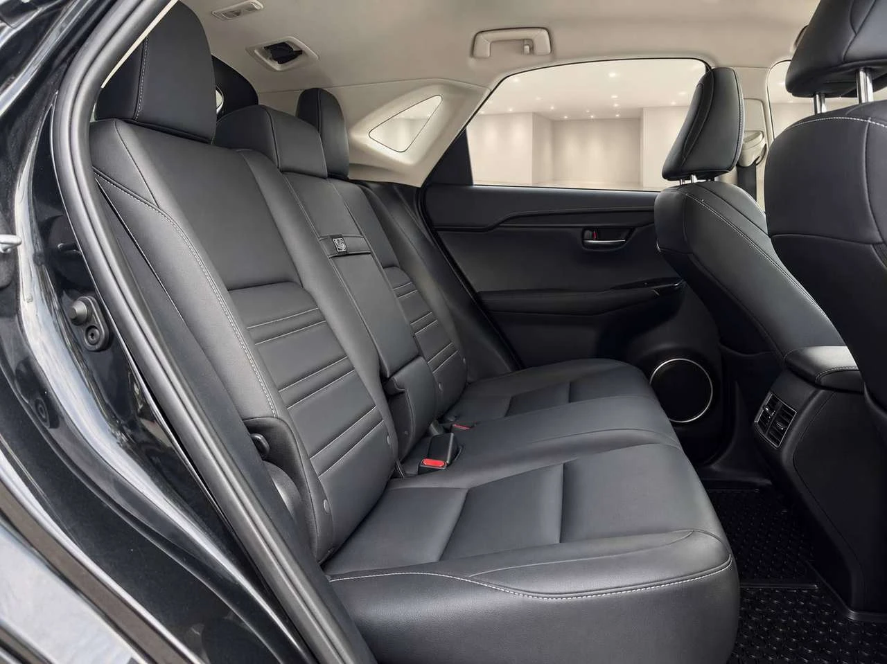Lexus NX RoyalCars, снимка 11 - Автомобили и джипове - 56714320