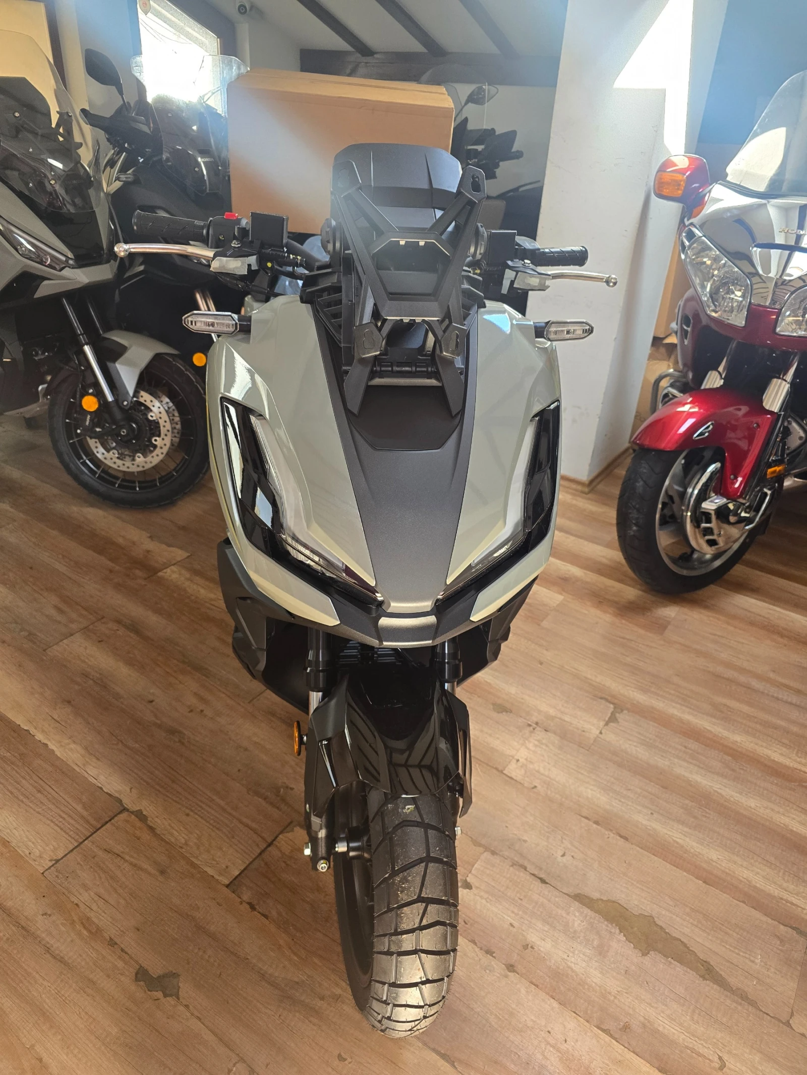 Honda X-ADV 350 Special Edition + Smart Box!!!!, снимка 5 - Мотоциклети и мототехника - 55468793