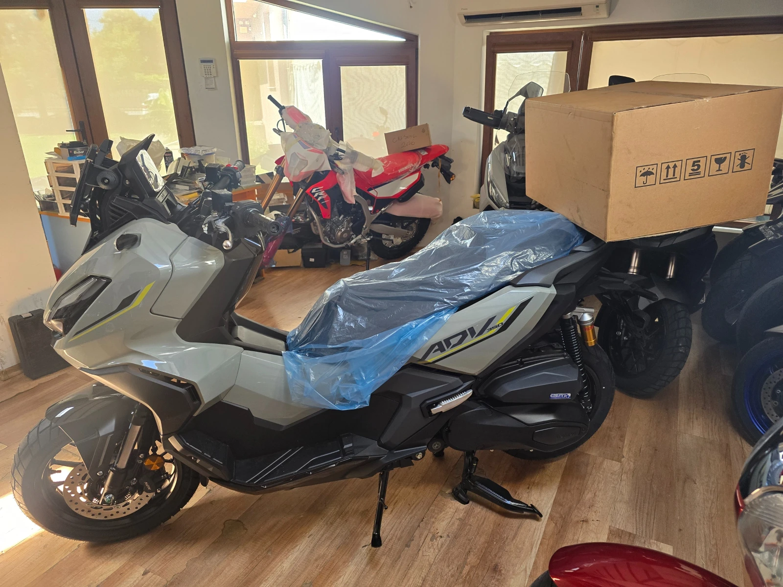 Honda X-ADV 350 Special Edition + Smart Box!!!!, снимка 9 - Мотоциклети и мототехника - 55468793