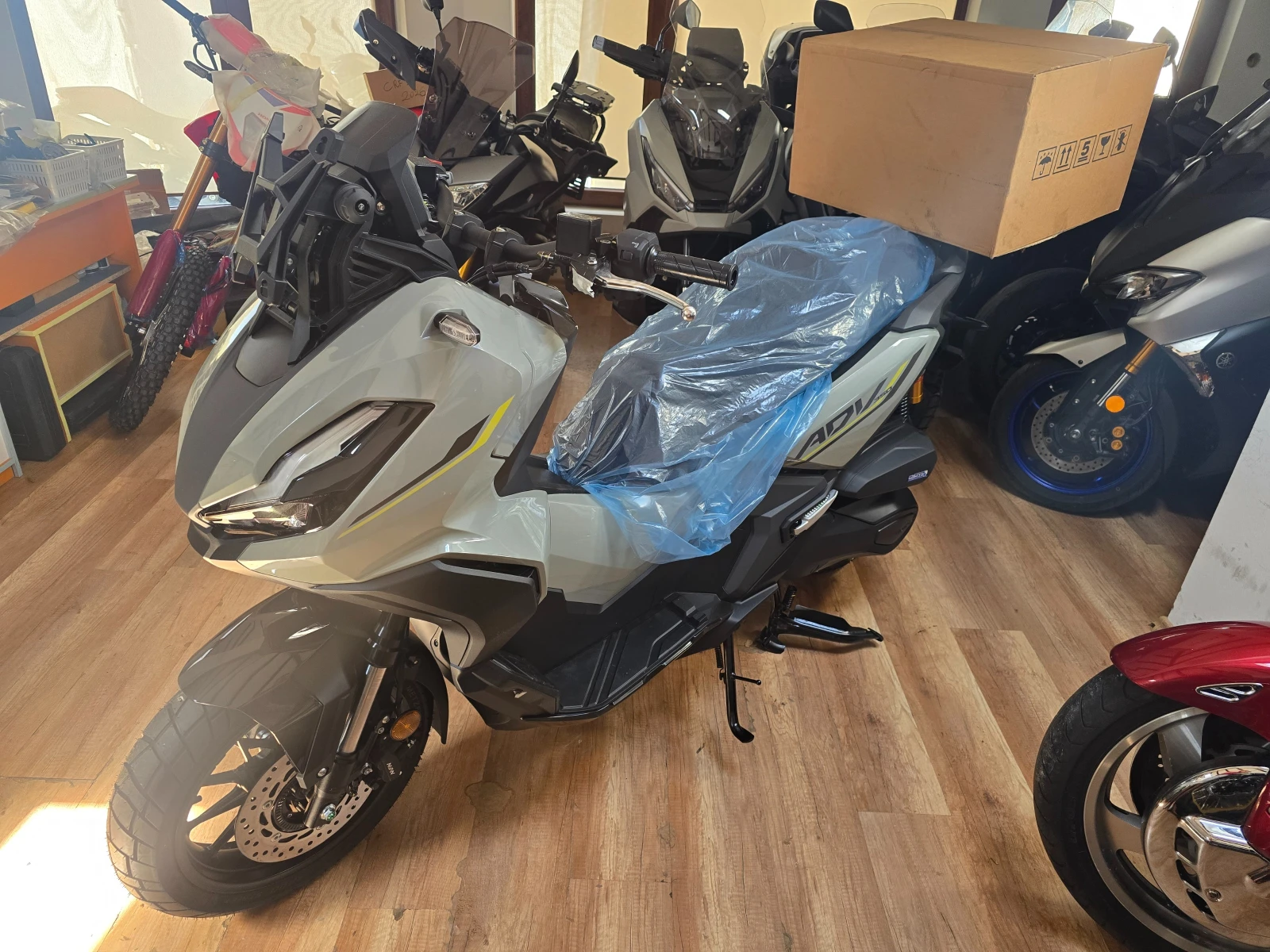 Honda X-ADV 350 Special Edition + Smart Box!!!!, снимка 2 - Мотоциклети и мототехника - 55468793