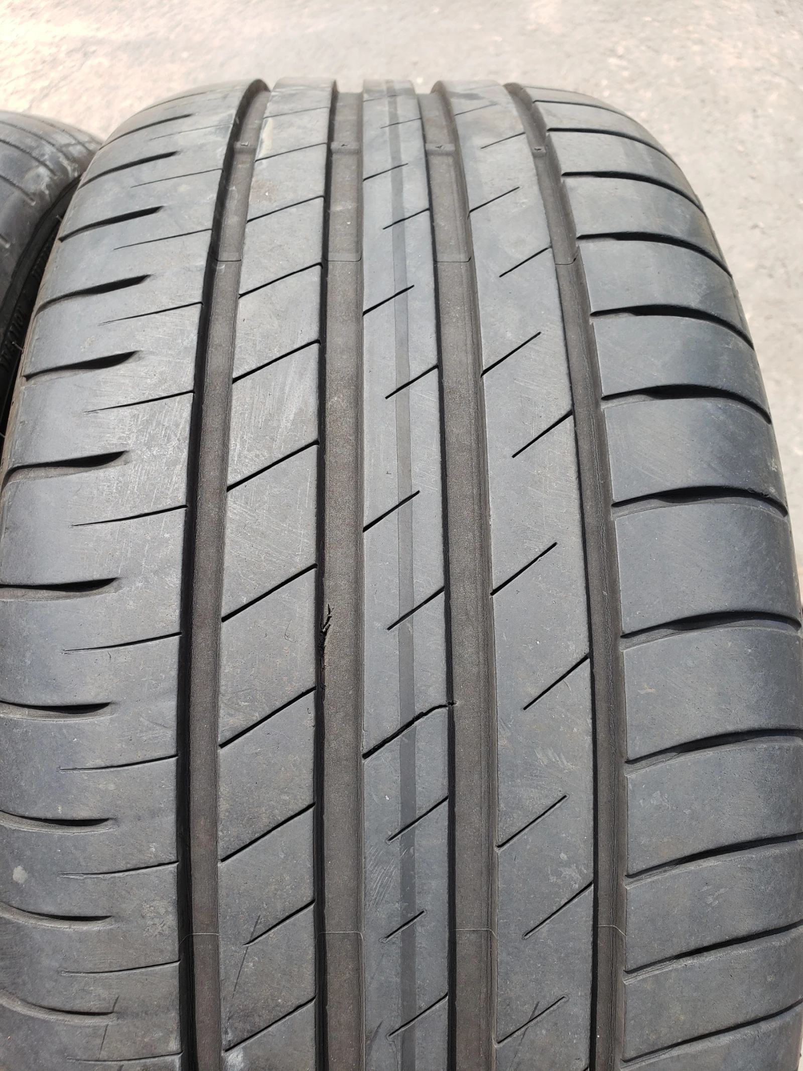 Гуми Летни 225/40R18