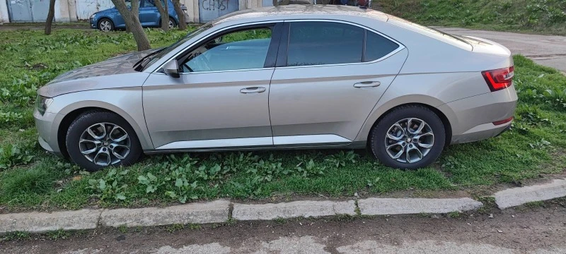 Skoda Superb Edition, снимка 5 - Автомобили и джипове - 47828935