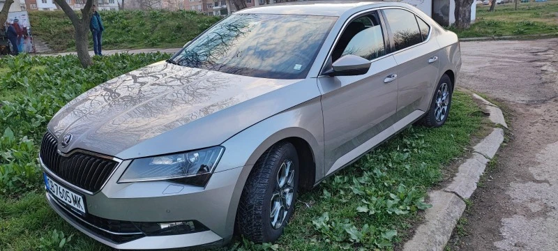 Skoda Superb Edition, снимка 4 - Автомобили и джипове - 47828935