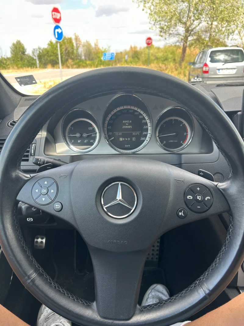 Mercedes-Benz C 220, снимка 8 - Автомобили и джипове - 47571395