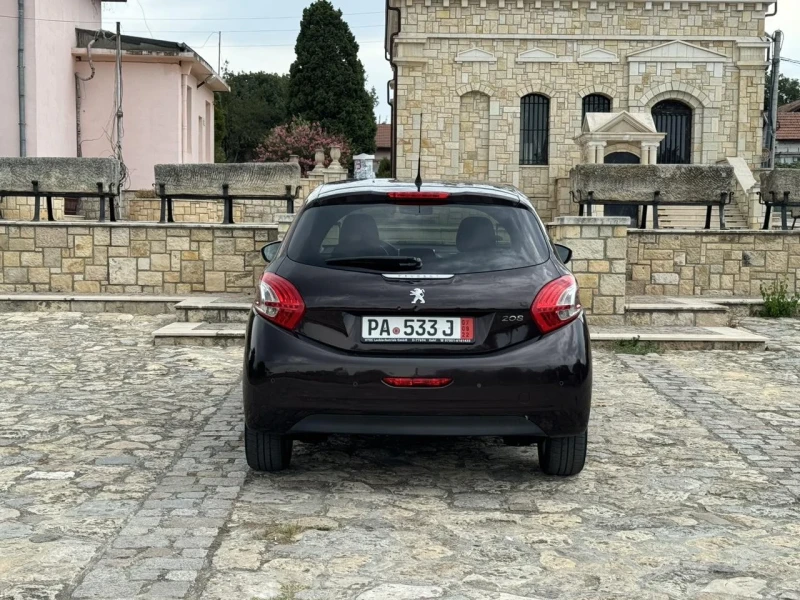 Peugeot 208 1.2i, снимка 6 - Автомобили и джипове - 47163218