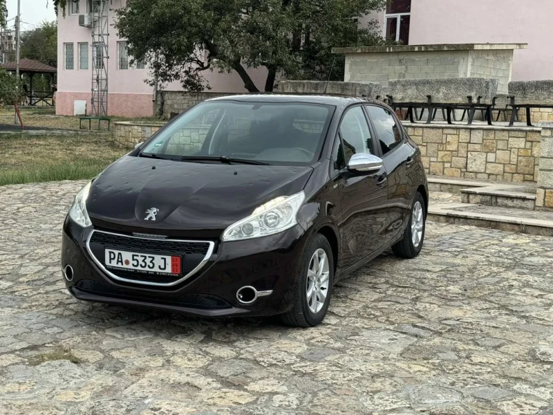 Peugeot 208 1.2i, снимка 4 - Автомобили и джипове - 47163218