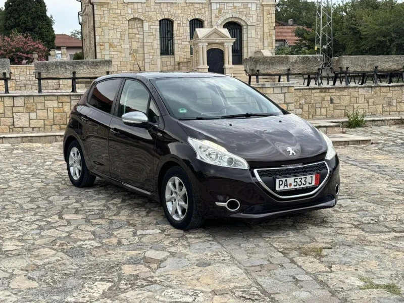 Peugeot 208 1.2i, снимка 1 - Автомобили и джипове - 47527873