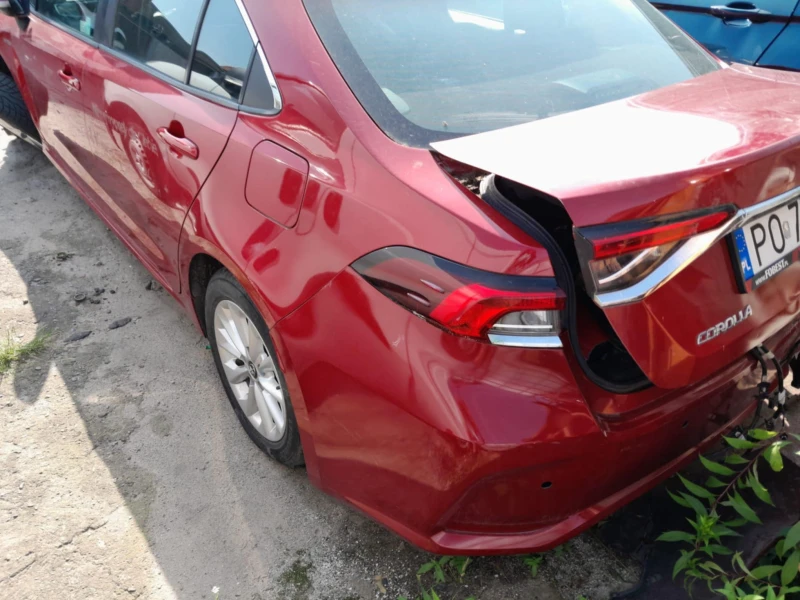 Toyota Corolla 1.8 Hibrid, снимка 3 - Автомобили и джипове - 51890409